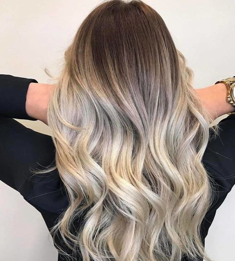Wavy long hair with blonde hair color