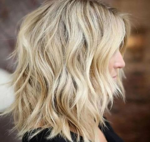 Wavy shoulder length layered haircut