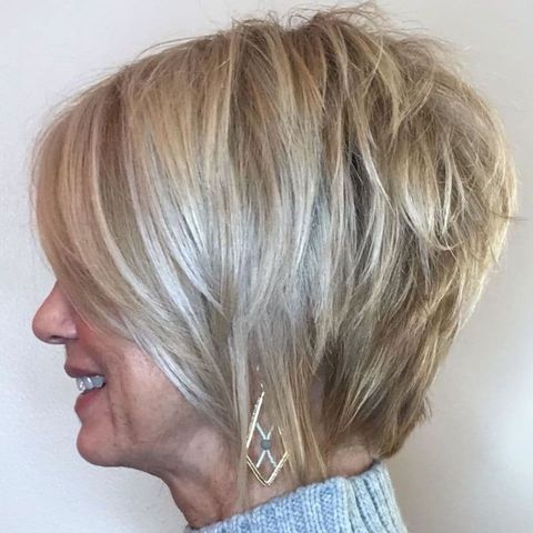 Asymmetrical short bob with blonde balayage