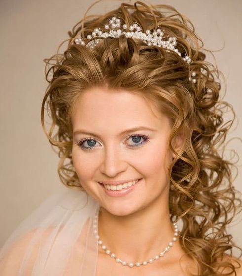 Curly hair style with crown for bride