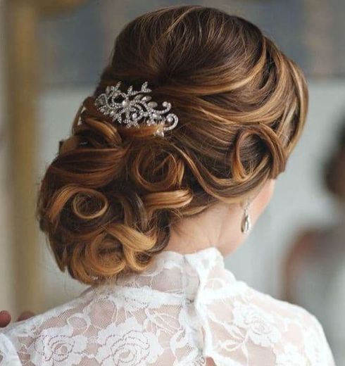 Low bun curly hair for wedding