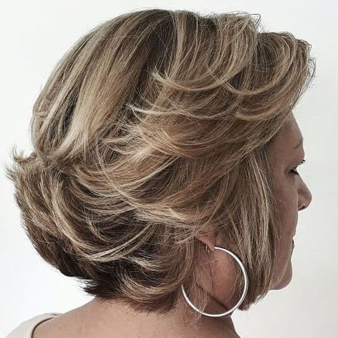 Wavy short hair for women with oval faces