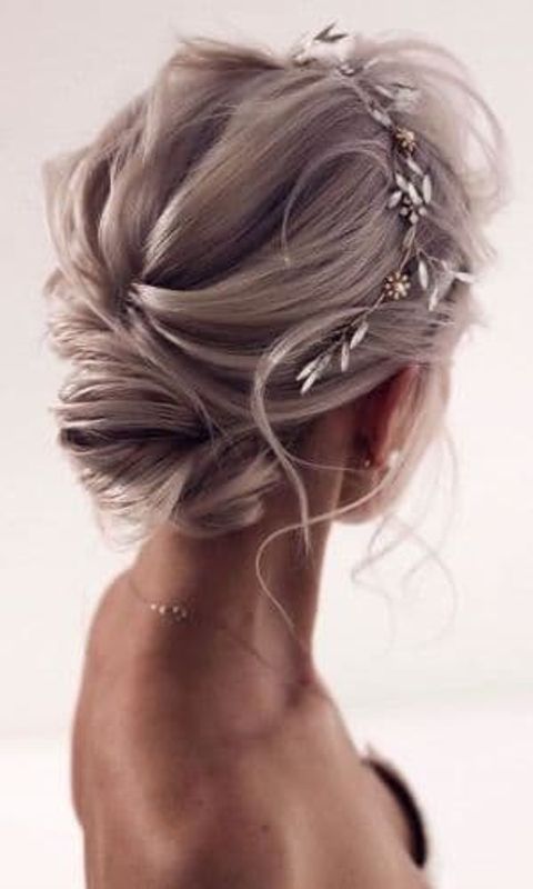 Cool wedding hair for short hair