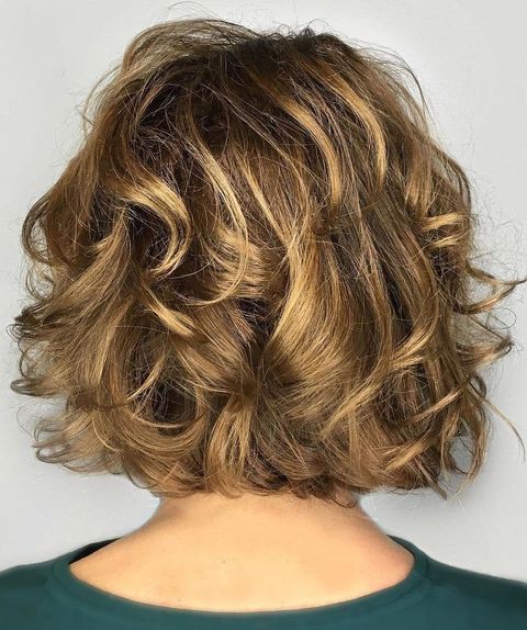 Wavy hairstyles are more modern with short haircuts in 2021-2022!