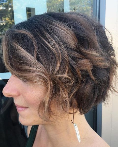 Short Wavy Layered Haircut