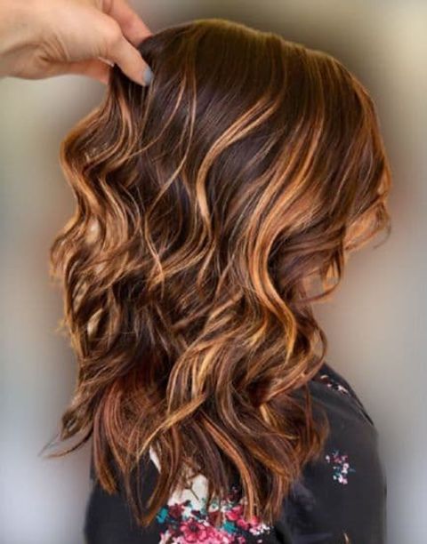 Do highlights look good on wavy hair?