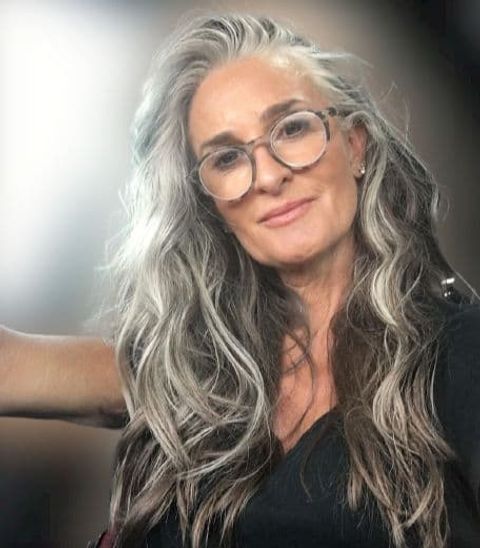 grey wavy long hairstyles for older women