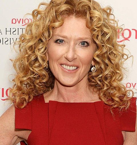 Medium-length curly hair for long face in 2021-2022