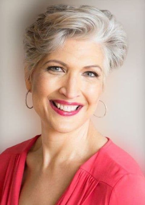 short hairstyles for older women over 60 in 2021-2022