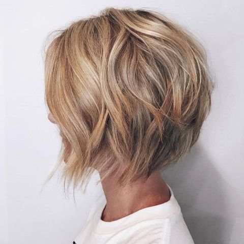 Wavy short layered bob cut