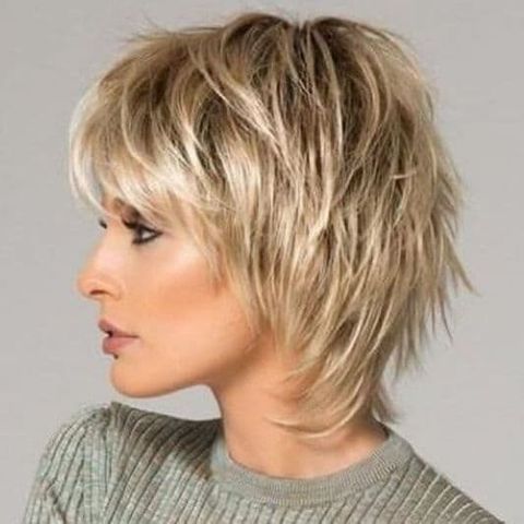 Blonde highlight layered short hair