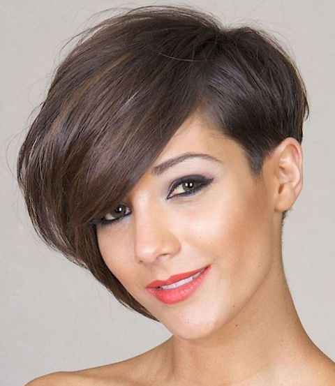 Voluminous asymmetrical fine short hair