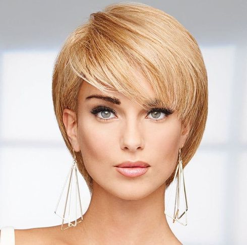 Blonde highlights short hair for women with oval faces