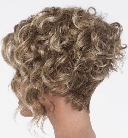 Asymmetrical wavy short hair