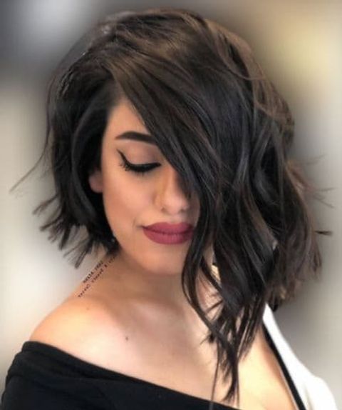 Asymmetrical long bob for summer 2021-2022