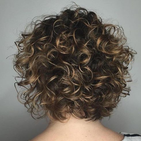 Latest Short Wavy Hairstyles for a More Attractive Look in 2022-2023