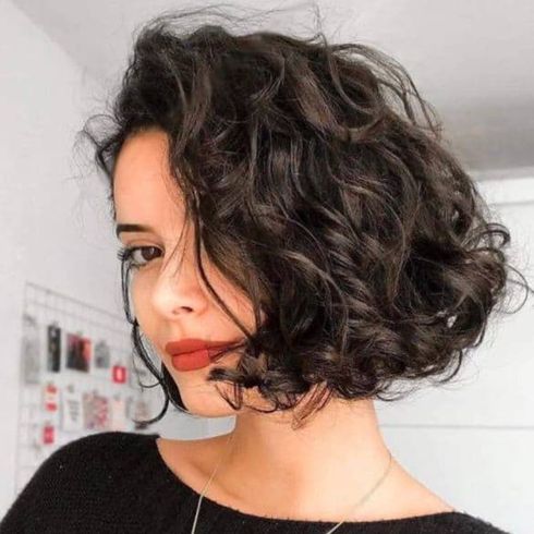 Side swept wavy short hair for women