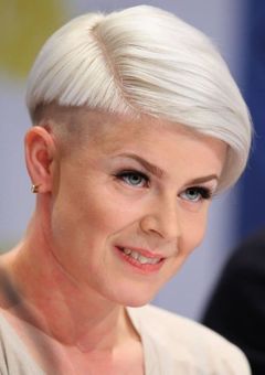 short haircut for women 2023-2024