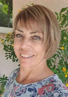 layered bob haircuts for women over 60 in 2024