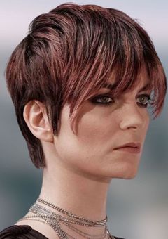 Asymmetrical short haircuts for women in 2022